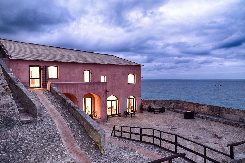 Locanda La Fortezza Финале Лигуре Екстериор снимка